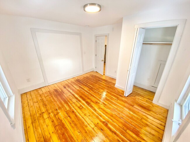 Building Photo - 69 Russell St