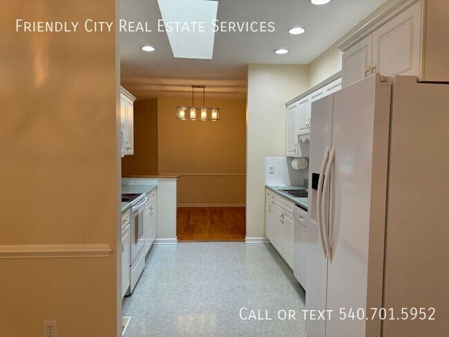 Building Photo - Beautiful Duplex at Spring Oaks