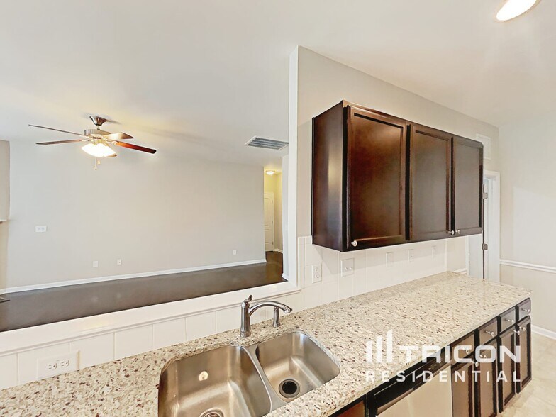 Building Photo - 109 Claystone Dr