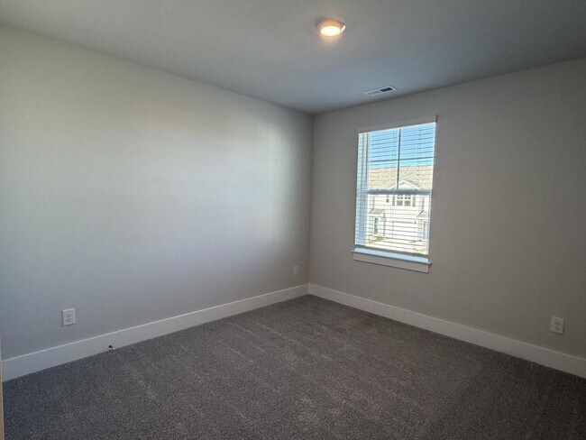 Building Photo - 4339 Majesty Dr