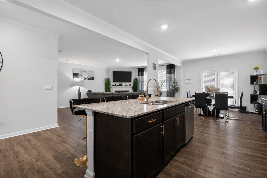 Building Photo - 4842 Layton Dr