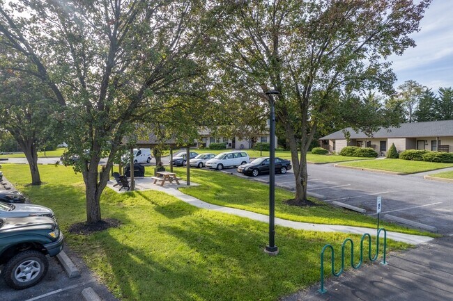 Building Photo - 2553 Bradford Ct