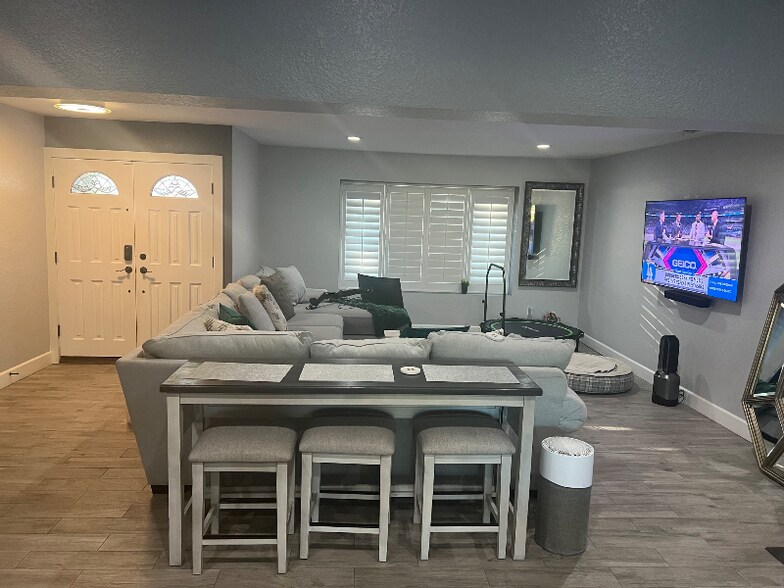 Building Photo - 1474 N Erin Ave