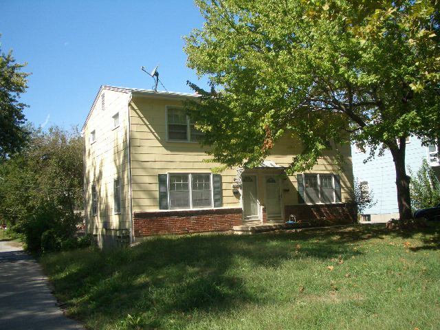 Building Photo - Midtown Duplex close to KU Med and 39th Street Shops and Entertainment