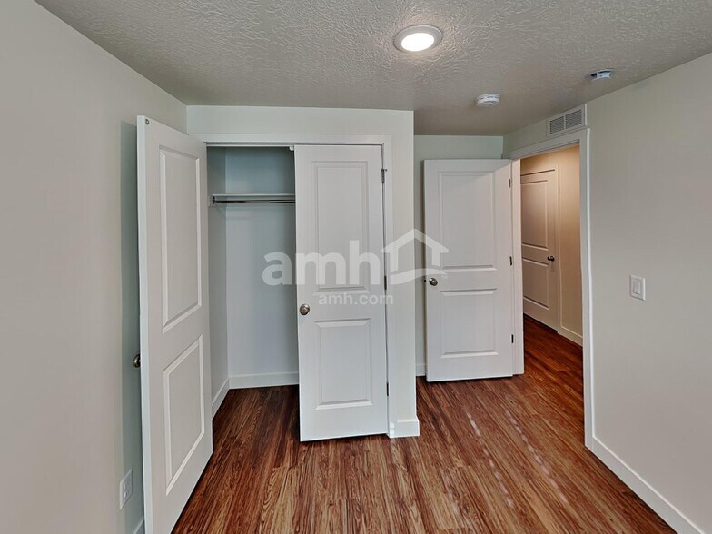 Building Photo - 1256 W Mahogany St