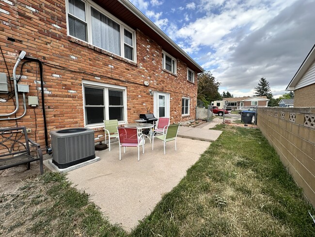 Building Photo - 613 Killarney Dr