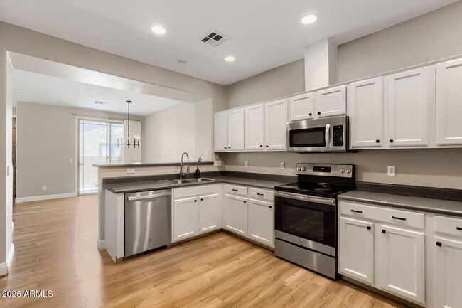 Building Photo - 1225 N 36th St