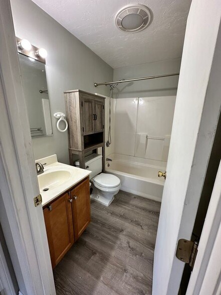 Building Photo - 64 Dunbarton, 2E