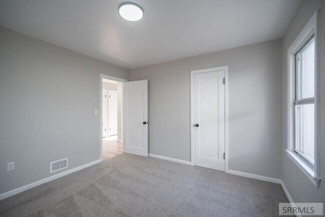 Building Photo - 187 3rd St