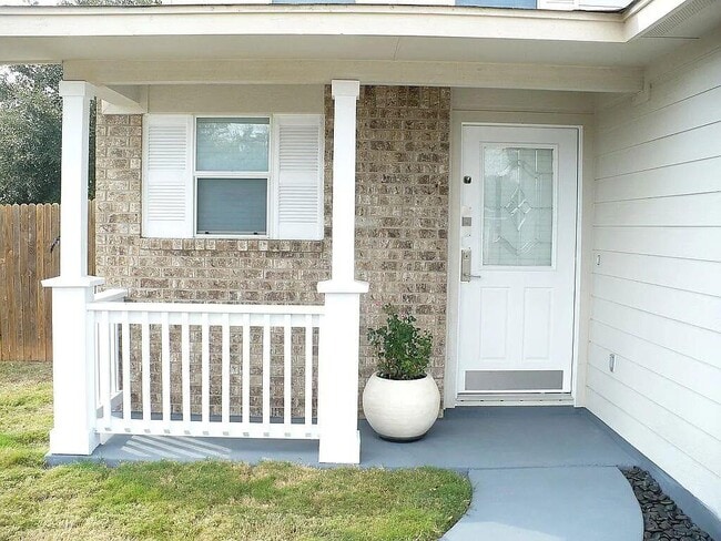Building Photo - 1200 Kenneys Way