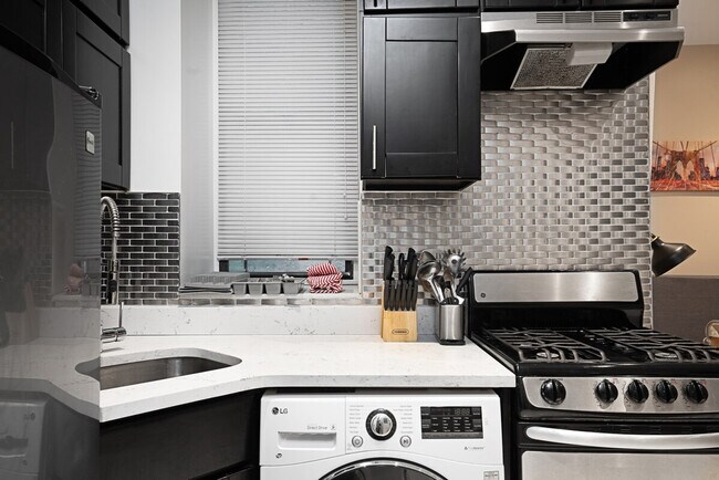 Building Photo - 5 W 101st St