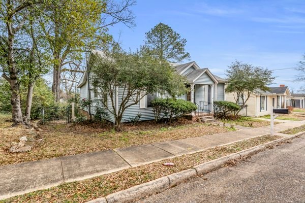 Building Photo - 710 10th St N