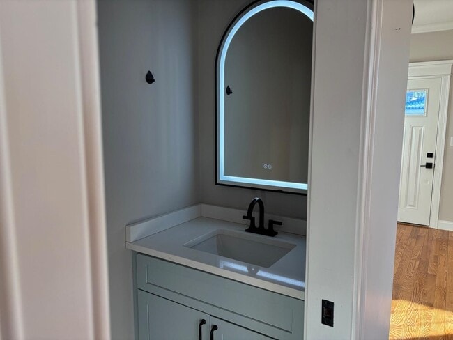 Building Photo - 159 Elm St