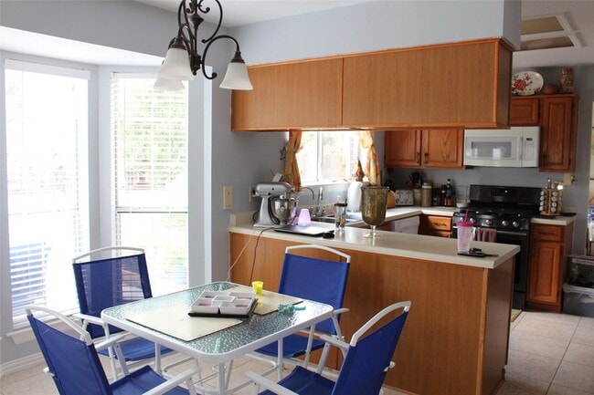 Building Photo - 7063 River Garden Dr