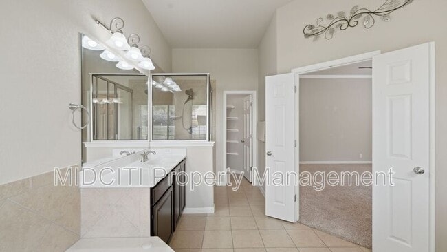 Building Photo - 842 Santa Cruz Ln