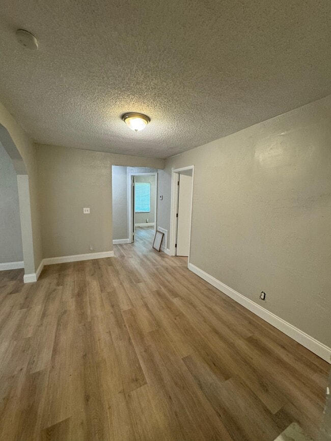 Building Photo - 601 Vera St