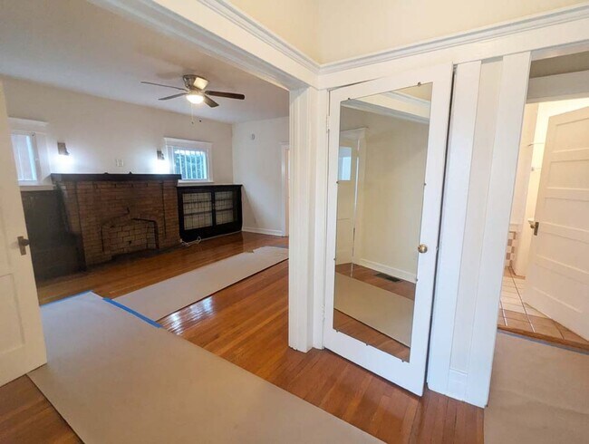 Building Photo - 1421 Kellam Ave