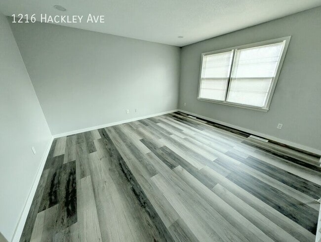 Building Photo - 1216 Hackley Ave