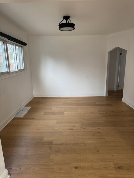 Building Photo - 15318 Murray Hill St