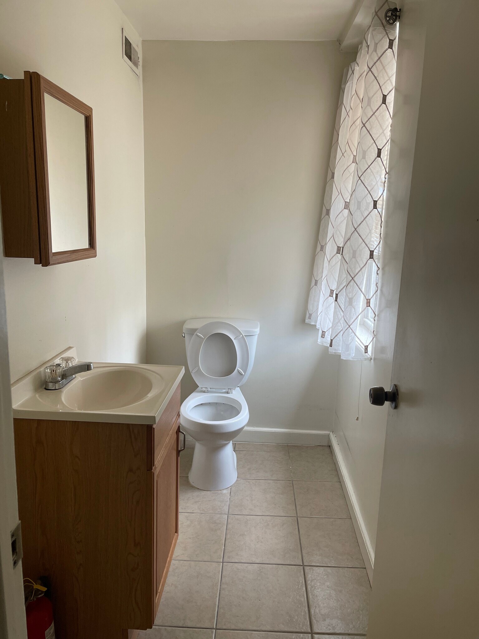 HALF BATH - 1507 Spring Garden St