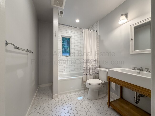 Building Photo - 7352 Saroni Dr