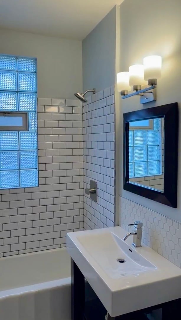 Building Photo - 1657 N Harding Ave