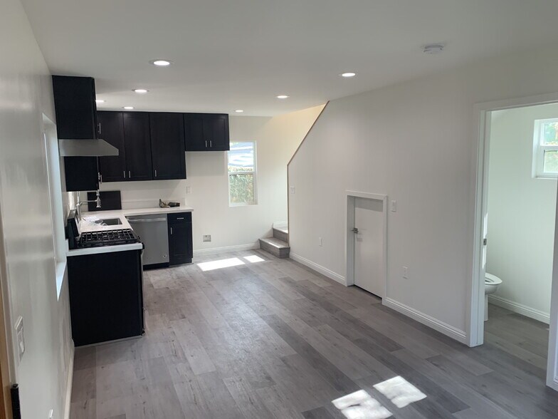 Building Photo - 5433 E Abbeyfield St