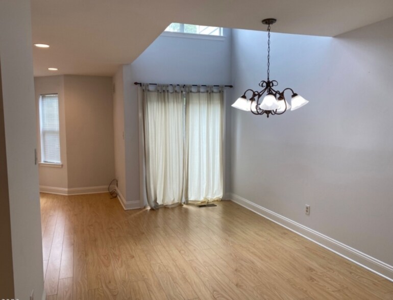 Building Photo - 261 Hedgerow Rd