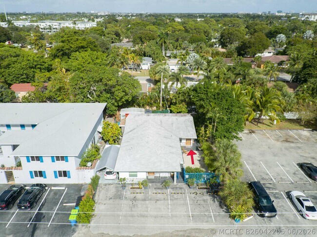 Building Photo - 1425 NE 26th Dr