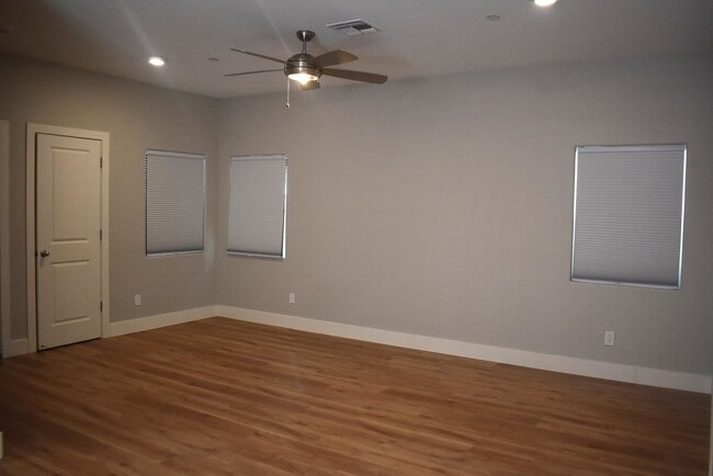 Building Photo - Newer home in beautiful Winters!