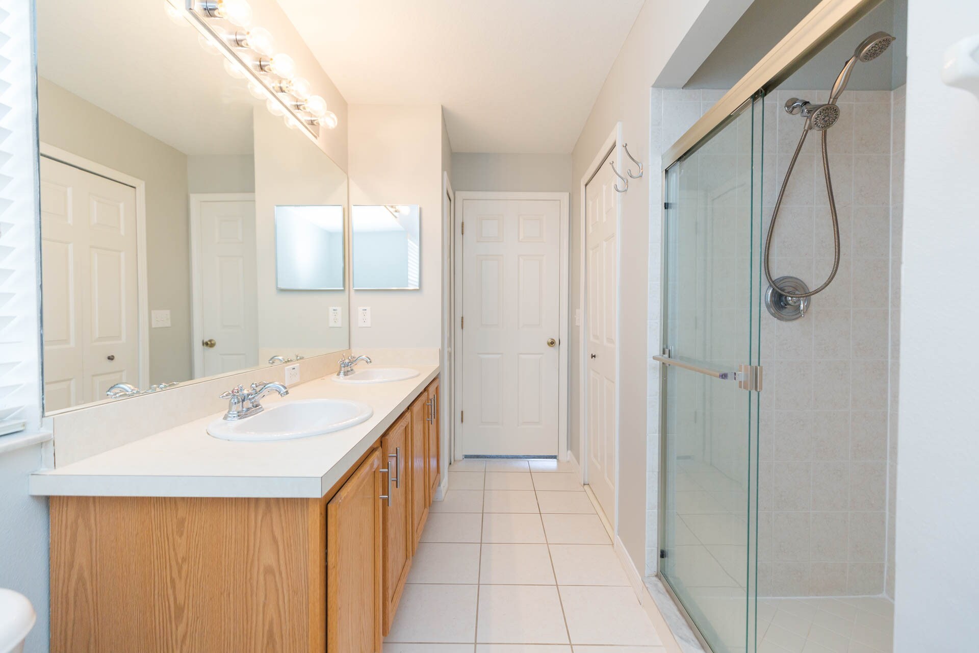 Master bathroom includes dual sinks, garden tub, and separate glassed in shower - 18135 Nassau Point Dr