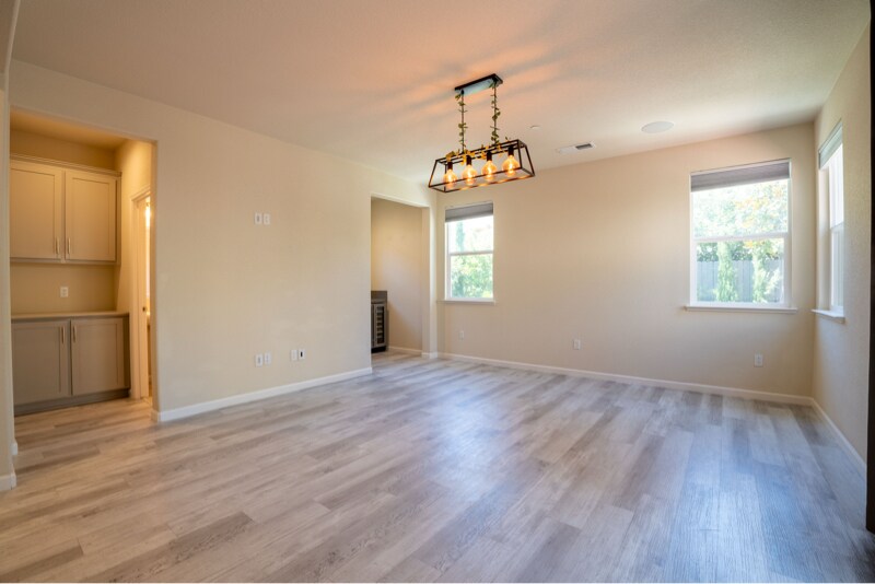 Building Photo - 3625 Blue Bird Dr