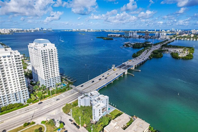 Building Photo - 7899 NE Bayshore Ct