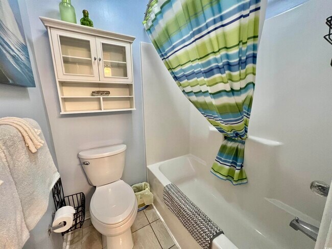 Building Photo - 628 Waterway Village Blvd