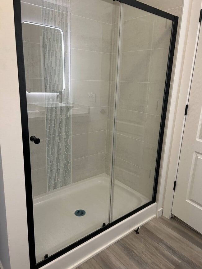 Building Photo - 5222 Greenwich Rd