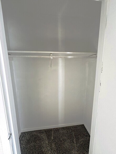 Building Photo - 402 S 2nd St