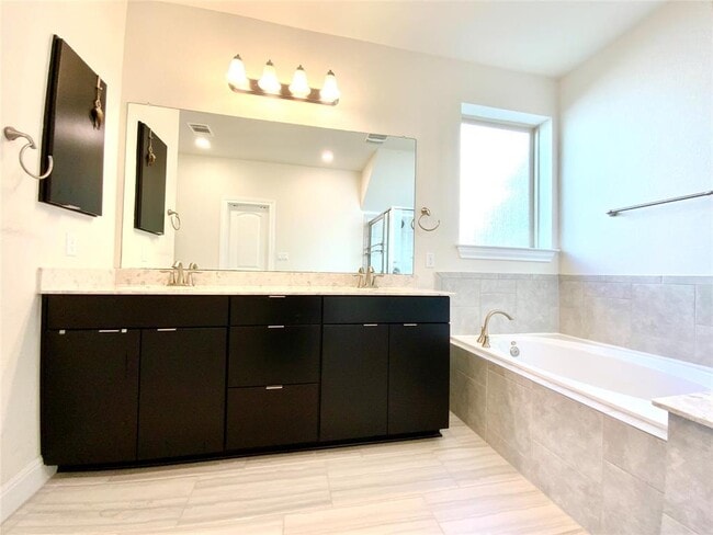 Building Photo - 16028 Cinca Terra Dr