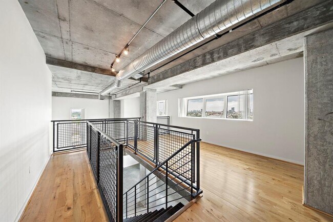 Building Photo - 2000 Bagby St
