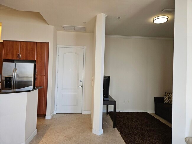 Building Photo - 801 S Olive Ave