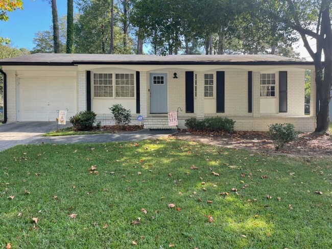 Building Photo - Cute and Cozy in College Park!