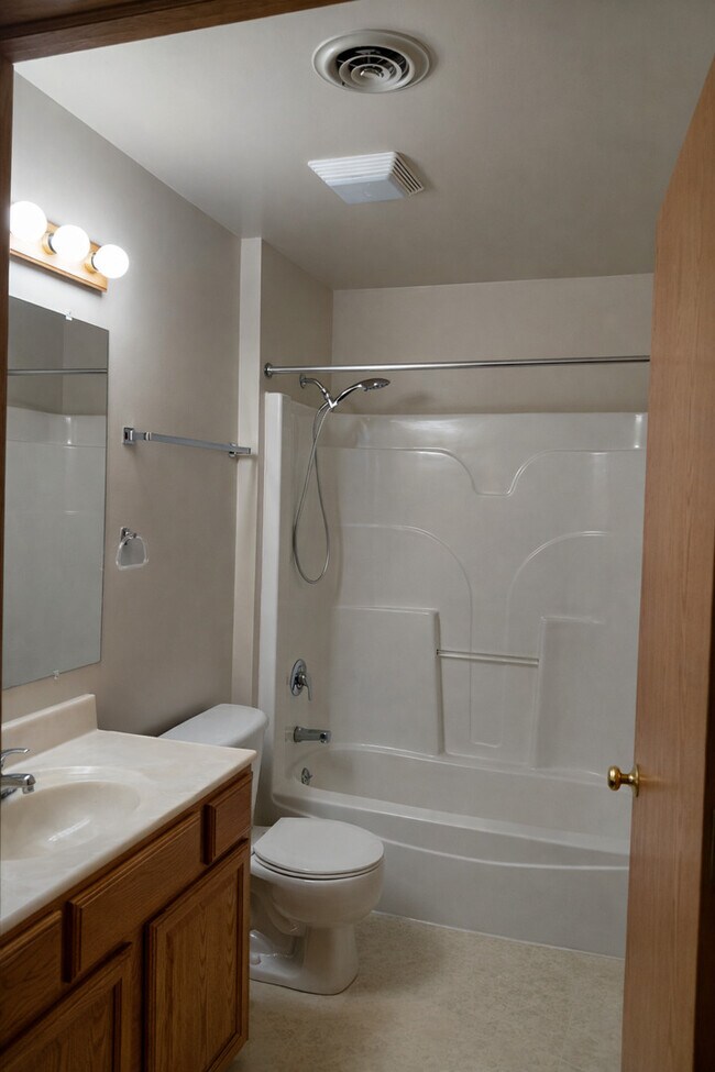 Building Photo - 465-479 N School St