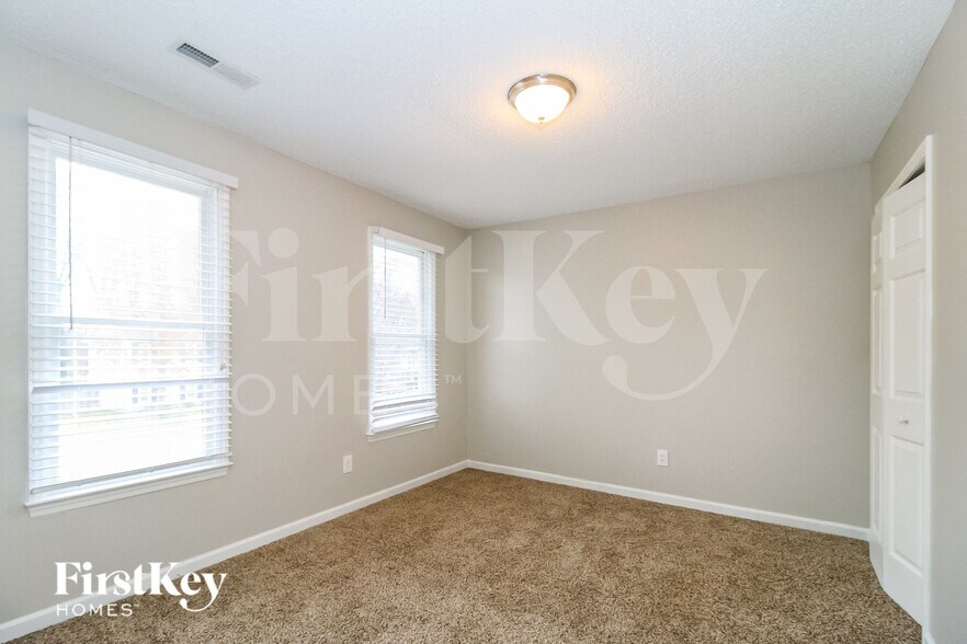 Building Photo - 3302 Sparrowhawk Dr