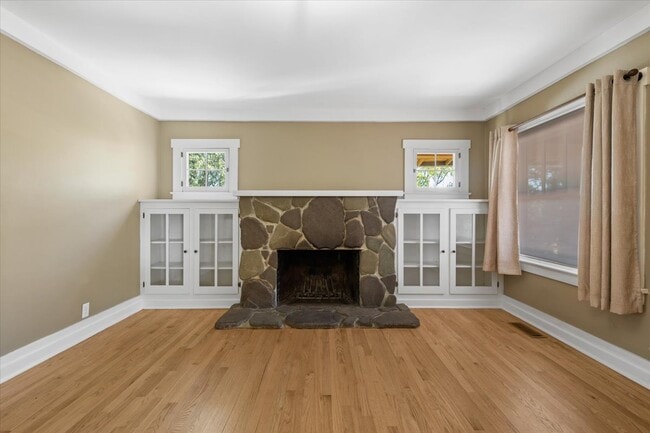 Building Photo - 255 Grant St