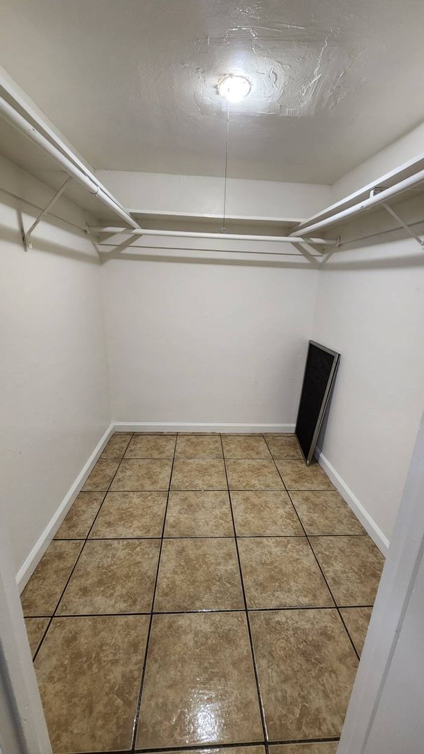 Building Photo - 4348 E Fairfax Ave