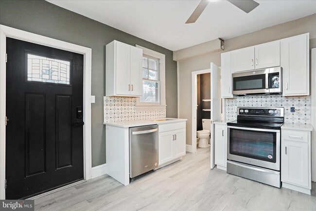 Building Photo - 1052 Edgar Ave