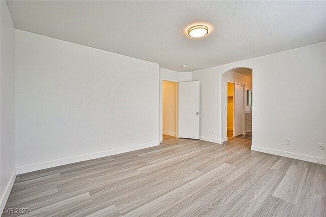 Building Photo - 4757 Englewood Ave