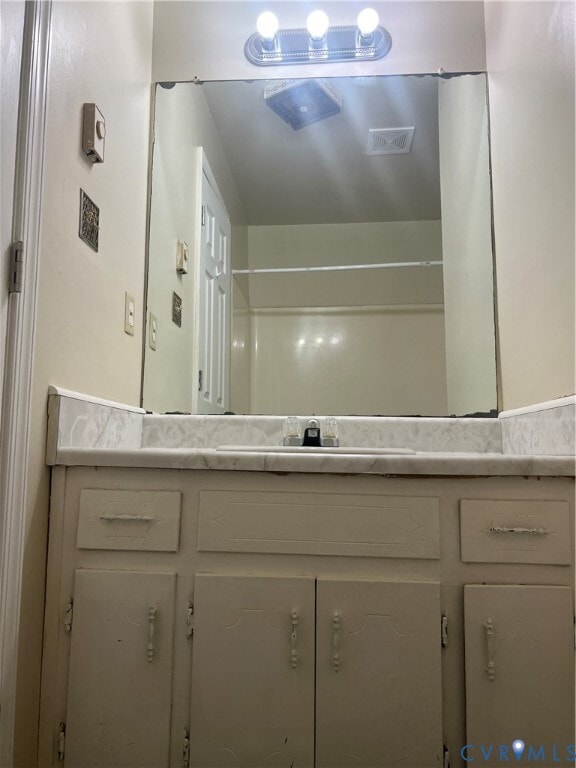 Building Photo - 3301 Fisher Ave