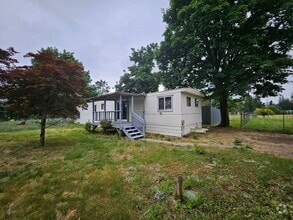 Building Photo - Charming 3BR/1BA in Eagle Creek – W/D, Yar...