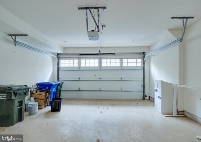 Building Photo - 3510 Goddard Way