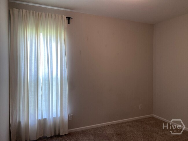 Building Photo - 124 Crystal Lake Dr